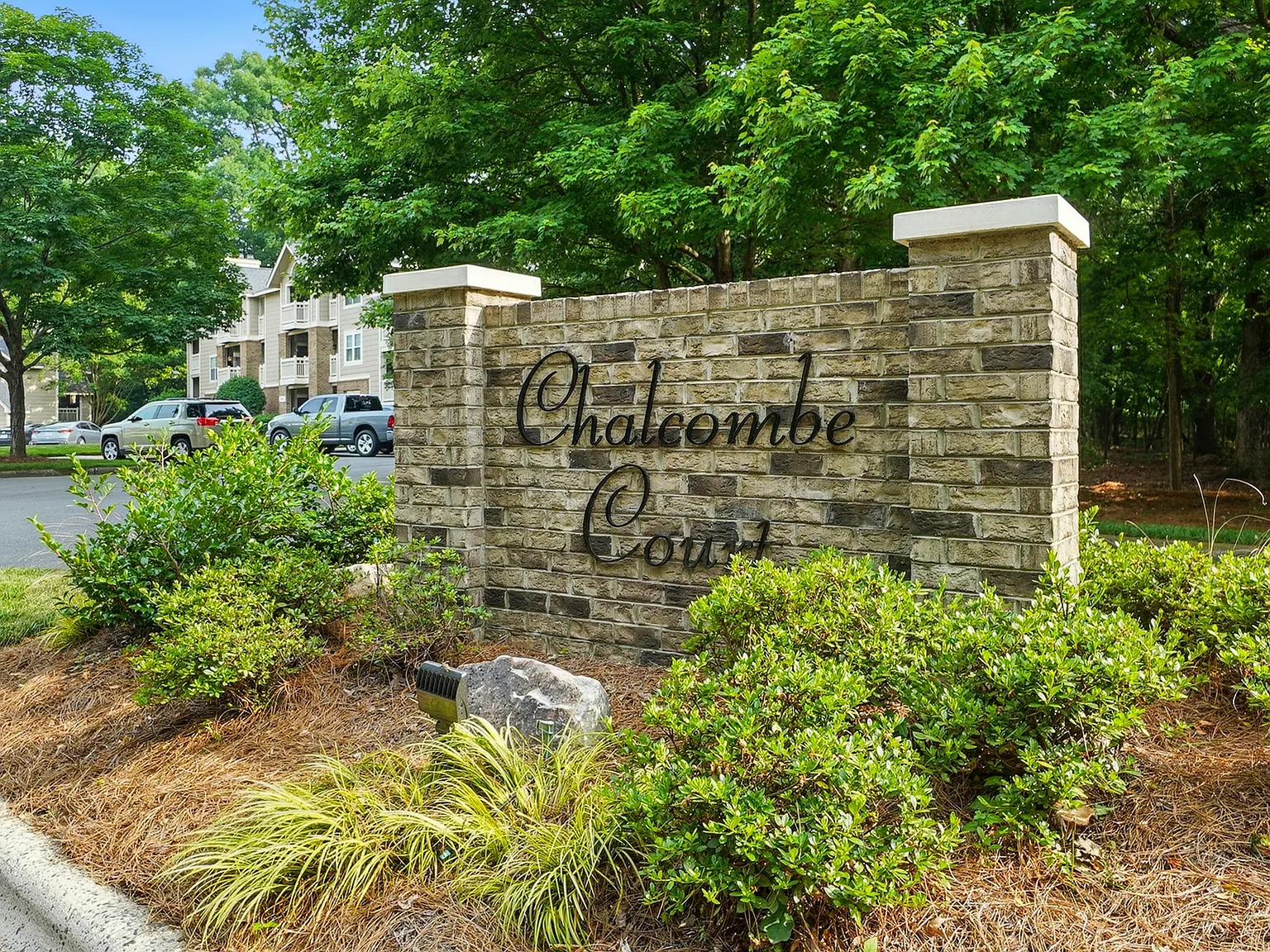 2 bed, 1022 sqft, $1,900 — Photo 2