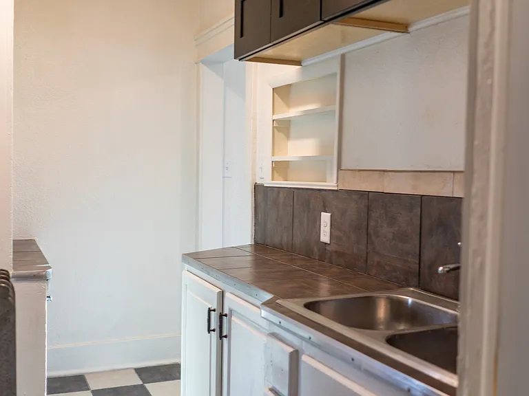 117 Midway Ave #3 — Photo 5