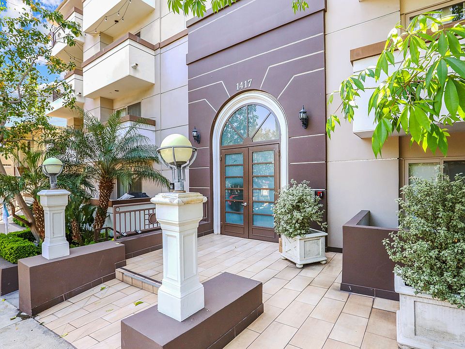 Front Entry of Butler Cabana by Wiseman