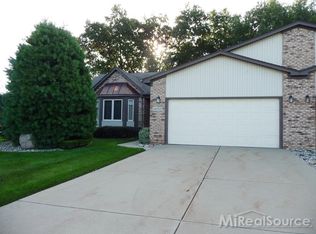 46712 Scotch Pine Ln, Macomb, MI