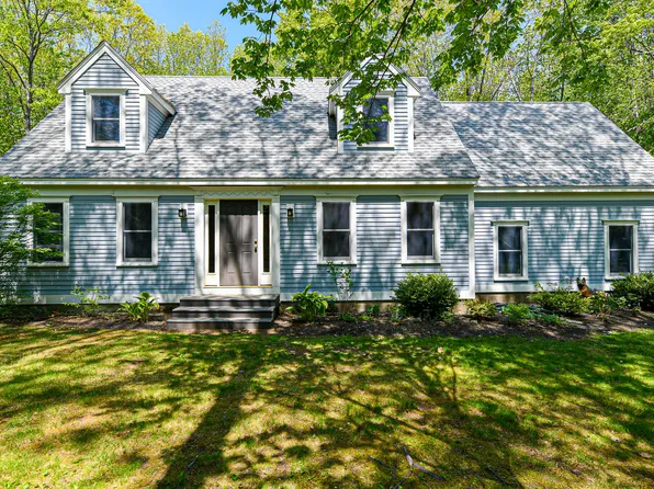 8 Chapman Lane, Kennebunk, ME 04043