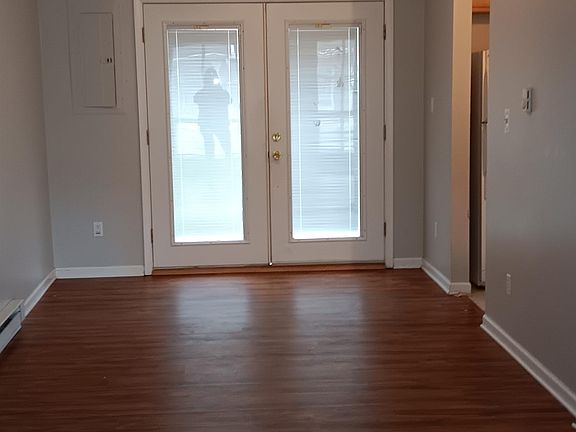 4th image of 735 Southfield Ct