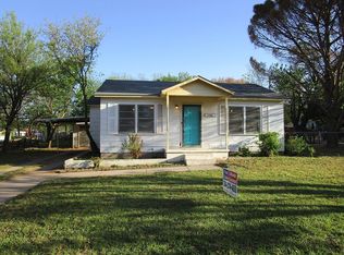 1106 E Ikard St, Henrietta, TX 76365