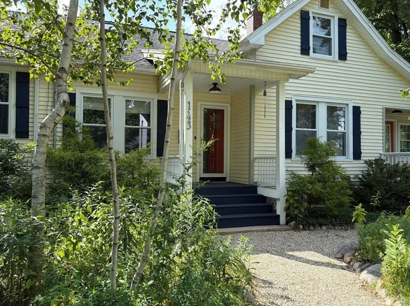 143 Park St, Easthampton, MA 01027
