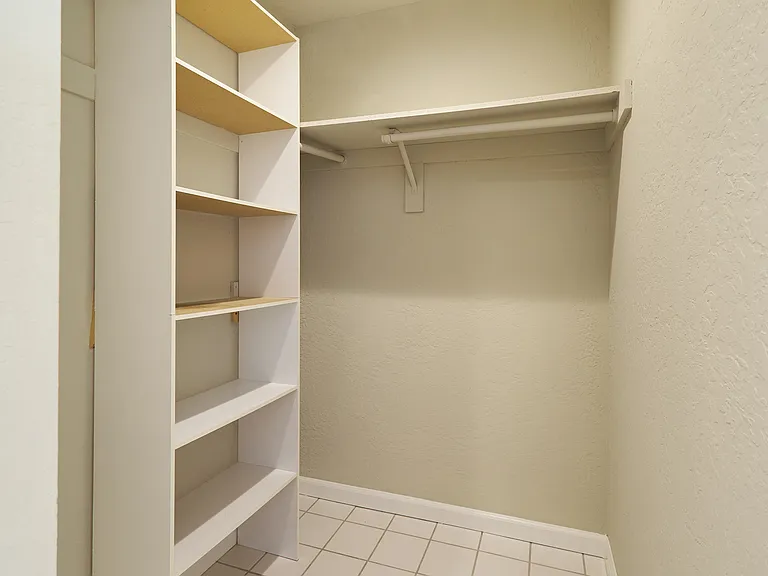 905 Closet