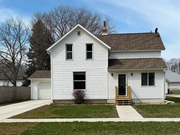 121 S Hamburg St, Holstein, IA 51025