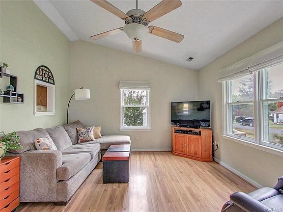 3rd image of 722 Lakeside Blvd