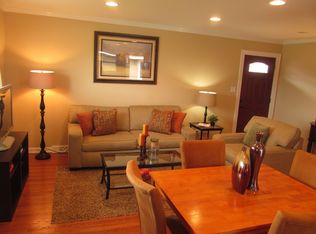 8500 W Roseview Dr, Niles, IL 60714