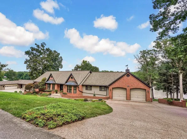 408 W Prancer Dr N, Santa Claus, IN 47579