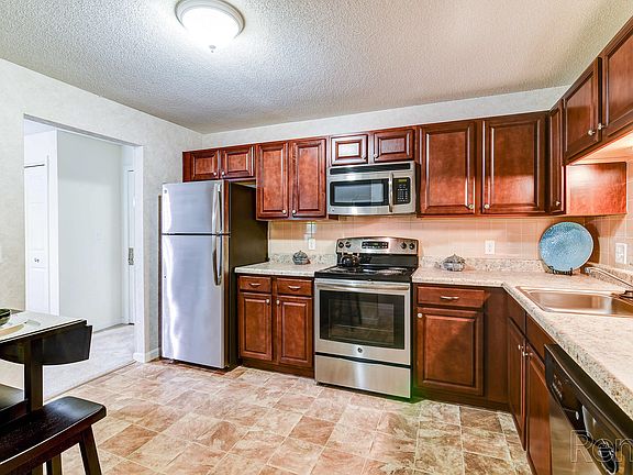 3rd image of 55 Golfview Dr #75-12