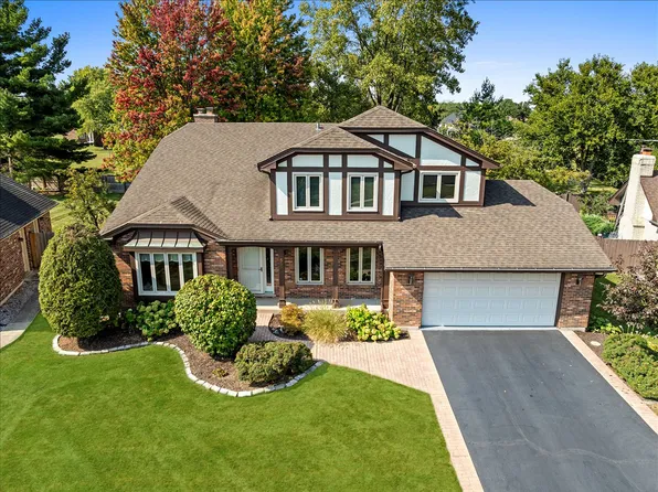 2S534 Danbury Dr, Glen Ellyn, IL 60137