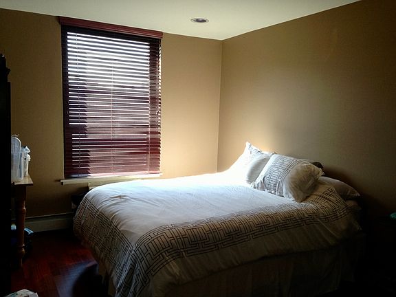 5th image of 3900 N Pine Grove Ave APT 406