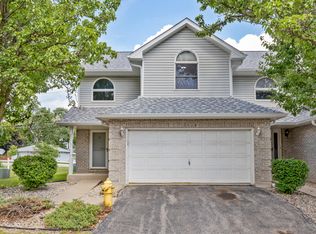 2114 Poppy Ln, Crest Hill, IL 60403