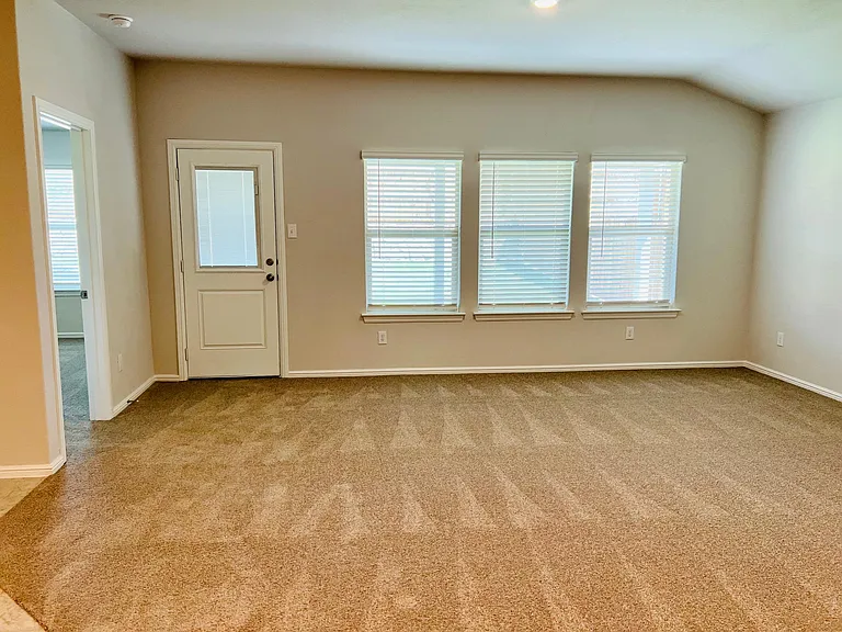 412 Alva St — Photo 12