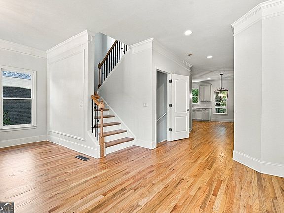 3rd image of 3089 Frazier Walk