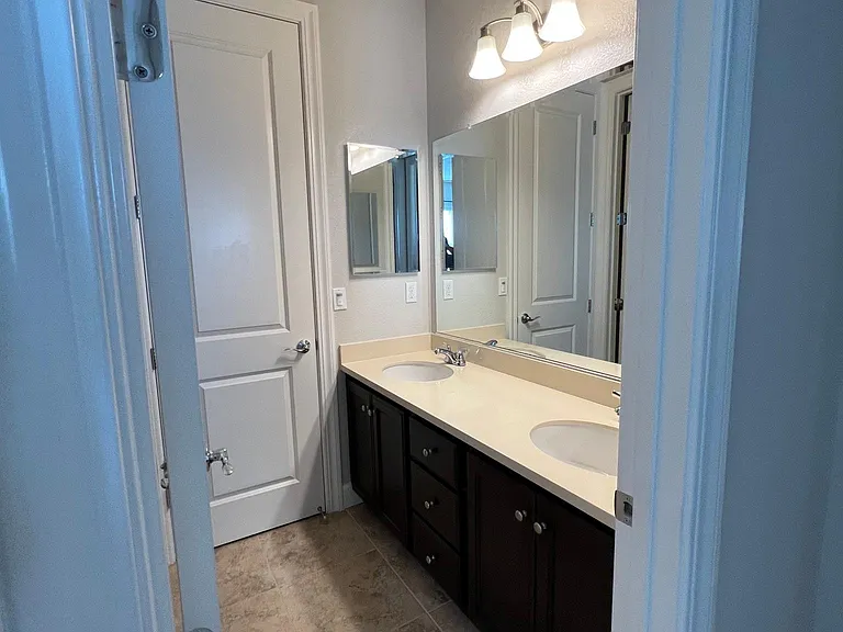 379 W Beckman Ct — Photo 21