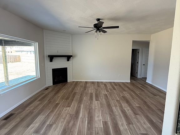 4th image of 854 E Virginia Ln