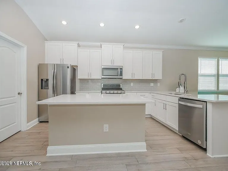 65 Creekmore Dr — Photo 8