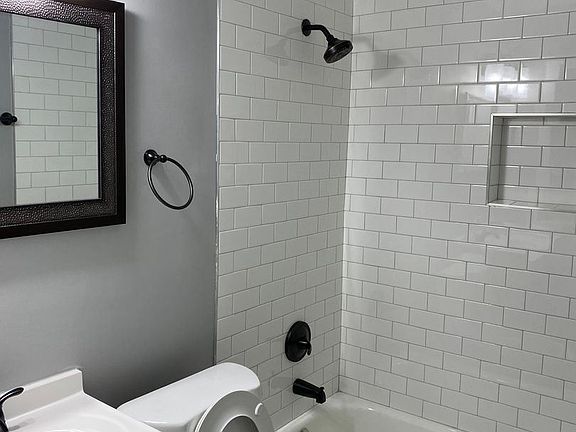 4th image of 2359 Parkwood Ave