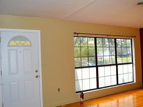 2nd image of 603 NW Holiday Dr