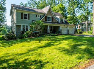 7827 Marthas Ln, Falls Church, VA 22043