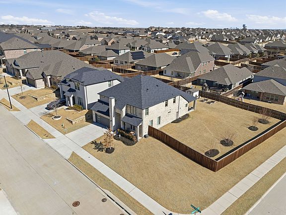 3rd image of 5613 Summit Creek Rd