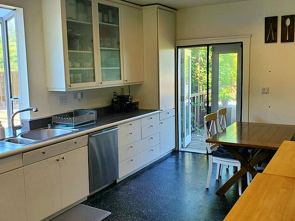 4th image of 3736 Ardley Ave