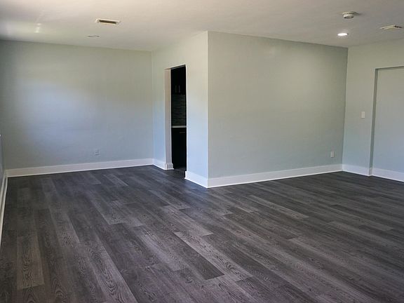 Dining/Living Room Area