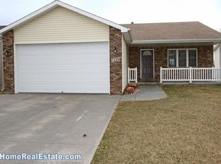 7228 Silverthorn Dr, Lincoln, NE 68521