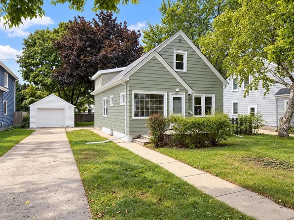 4937 N Hollywood AVENUE, Whitefish Bay, WI 53217
