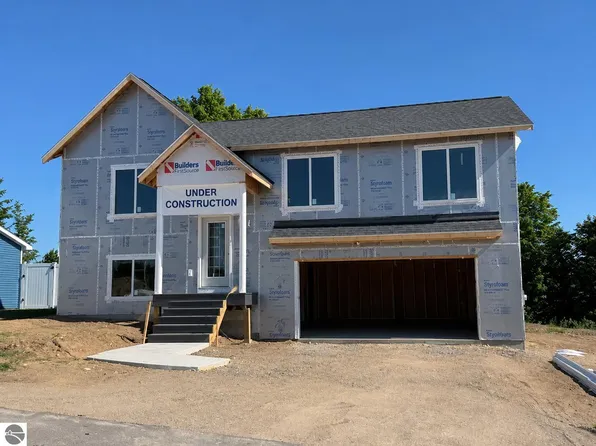1690 Finch Dr, Traverse City, MI 49685