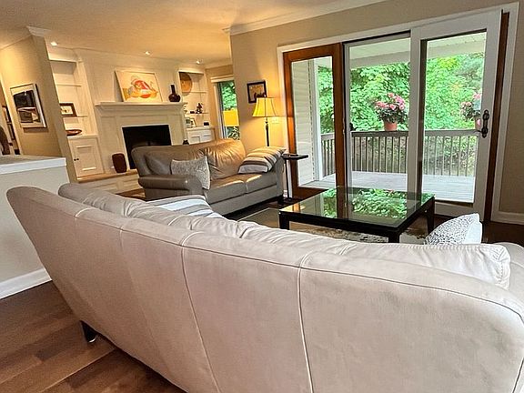 Living/Den