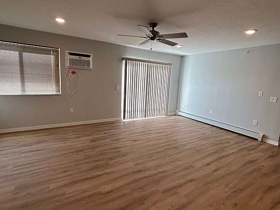 3rd image of 107 19th Ave S #221
