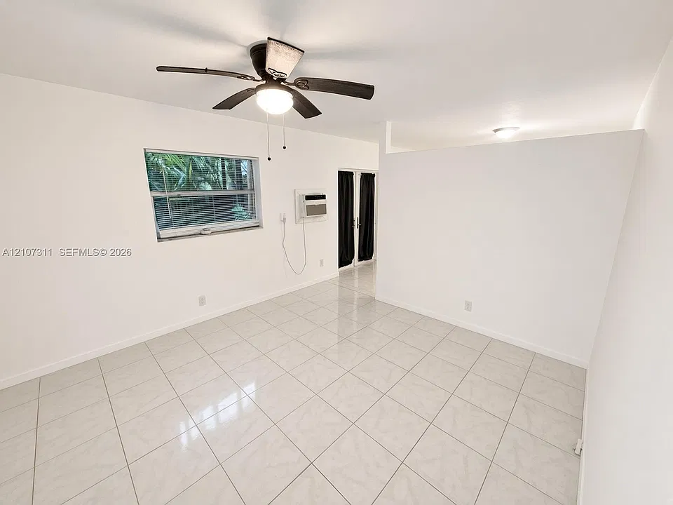 315 NW 32nd St #323