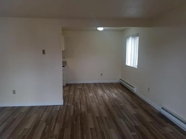 Windinbrook- North Seattle Spacious Studio — Photo 11