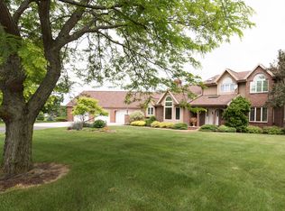 W9228 Hunters Rd, Hortonville, WI 54944