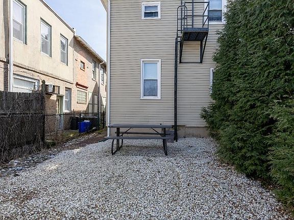 5th image of 705 Collings Ave