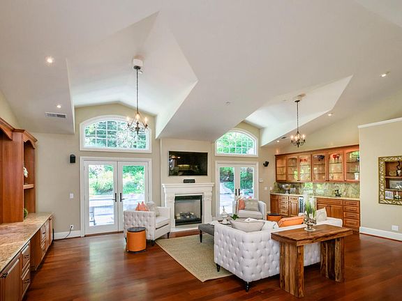 5th image of 3863 Chatham Ct