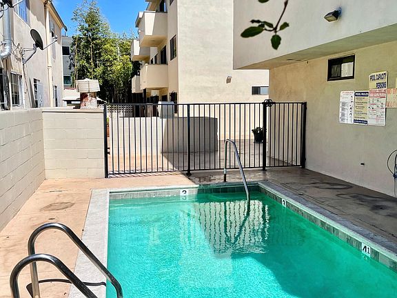2nd image of 7777 Hollywood Blvd APT 305