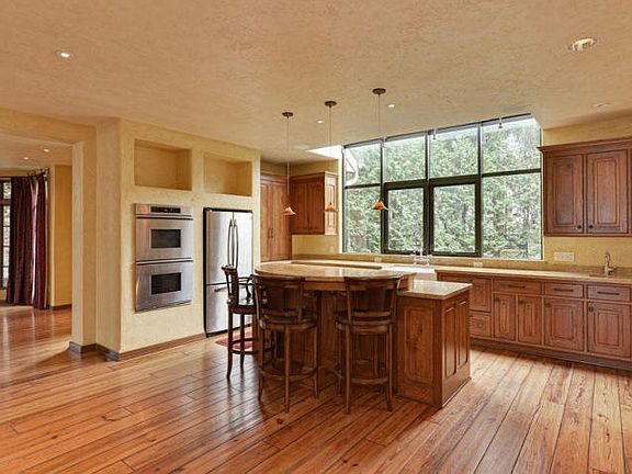 4th image of 3965 N Lake Dr