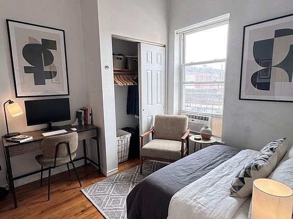 4th image of 441 Hart St #2