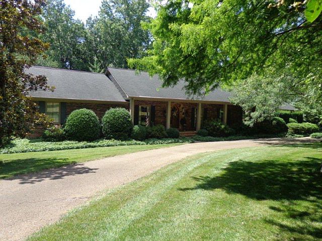 1st image of 760 Anderson Dr