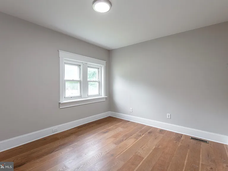 200 Maple St #1 — Photo 8