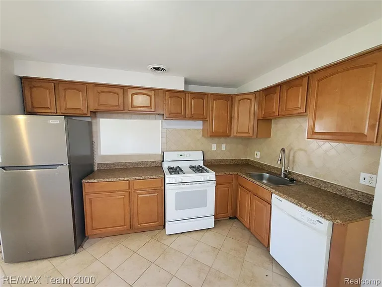 5637 Merrick St — Photo 7