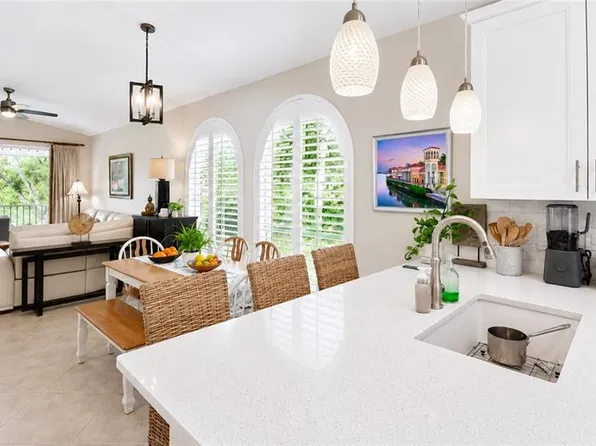 8274 Twelve Oaks Cir APT 126, Naples, FL 34113