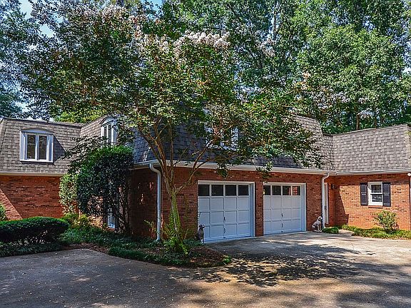 3rd image of 523 Maverick Cir