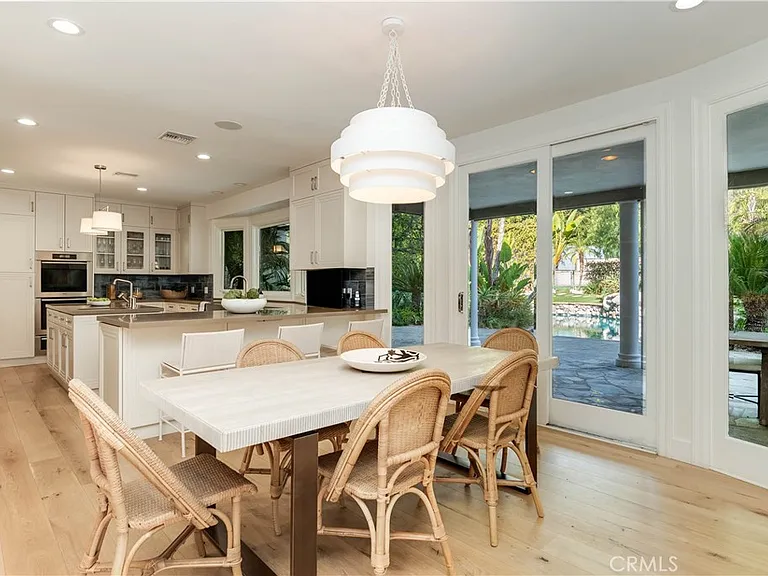 4550 Encino Ave — Photo 12