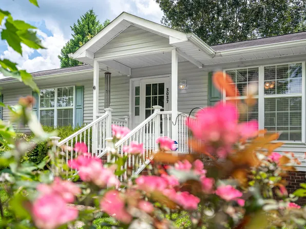 3037 Coachway Dr, Mebane, NC 27302