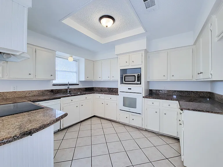 2710 Quail Creek Dr — Photo 13