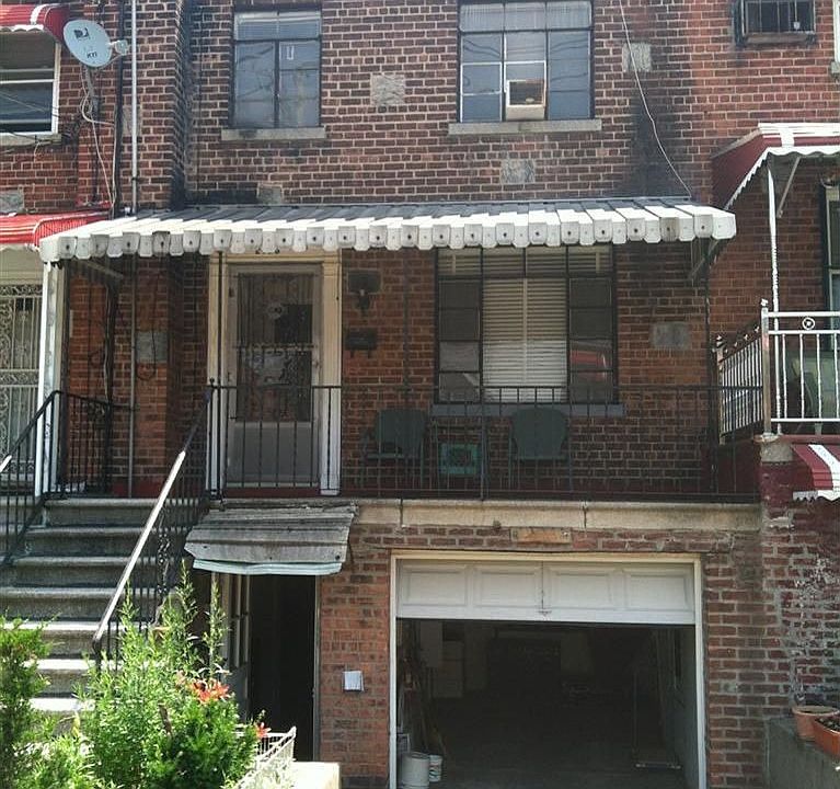 1st image of 2928 Laconia Ave